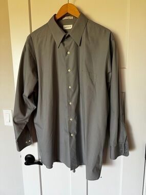 Van Heusen Men's Light Gray Casual Button-Down Shirt with Classic Collar